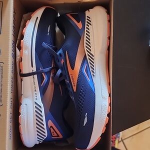 Brooks men's adrenaline gts 23